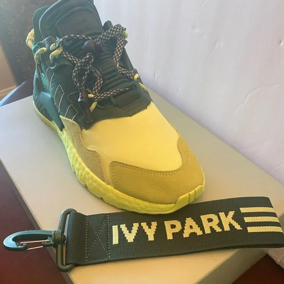 ADIDAS Nite Jogger
Beyonce Ivy Park Dark Green Frozen Yellow - Picture 4 of 10